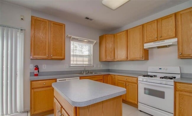 Building Photo - 2305 Bizzone Cir