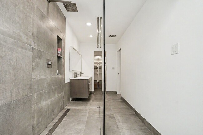 Building Photo - 12368 Montego Plaza