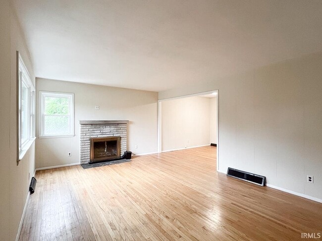 Building Photo - 2519 E 7th St