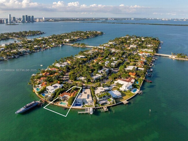 Building Photo - 11 E Rivo Alto Dr