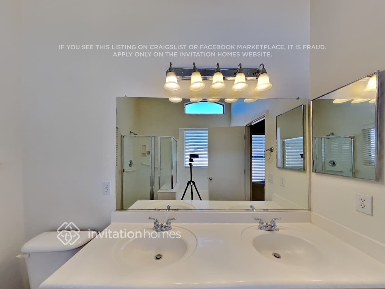 Building Photo - 7820 S 48th Dr