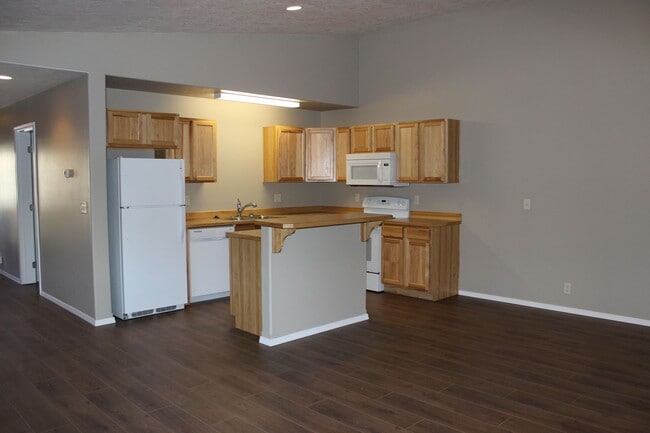 Building Photo - 16671 Shaw Pine Ct