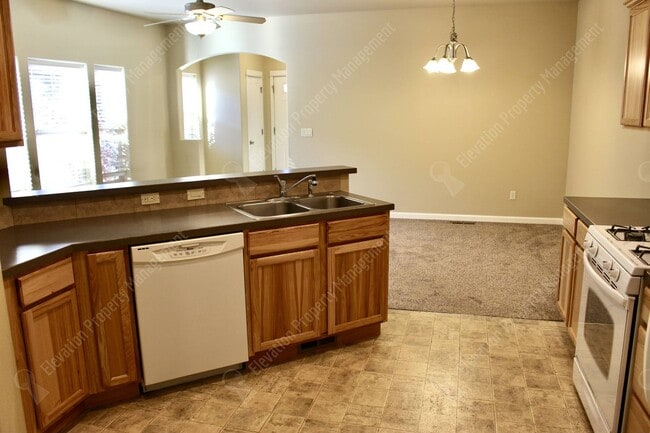 Building Photo - 2333 NE Mary Rose Pl
