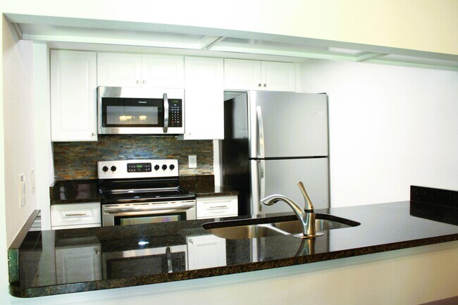 Building Photo - 123 San Paulo Cir