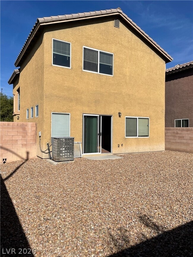 Building Photo - 3753 Hollycroft Dr