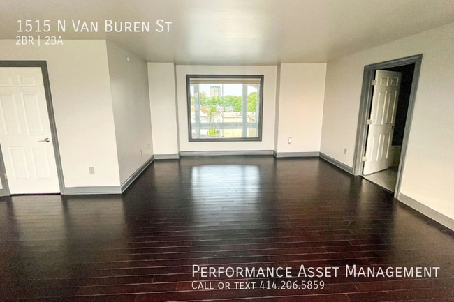 Building Photo - 1515 N Van Buren St