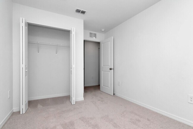 Building Photo - Brand-New 3BR/2.5BA Townhome in Lakewood Ranch — Internet, Trash, & Lawn Care Included
