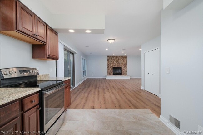 Building Photo - 1083 N Livernois Rd