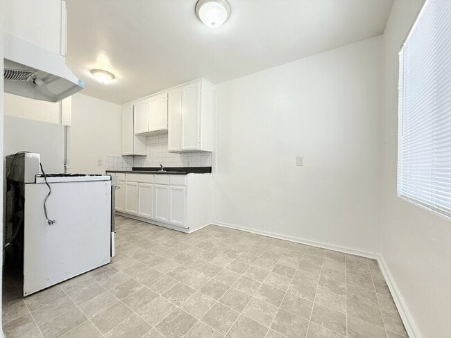 Building Photo - 8510 San Pedro St