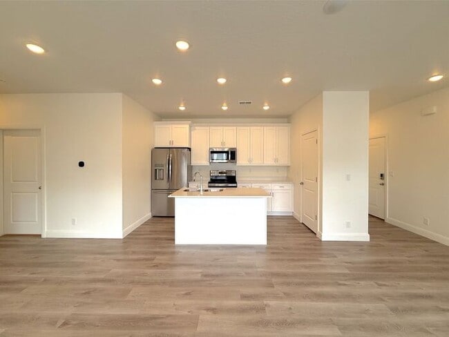 Building Photo - Desert Color Condo 3 bd, 2 bt, 1 Car Garage