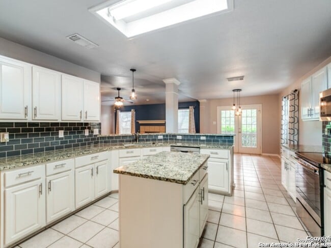 Building Photo - 5823 Rolling Forest Dr
