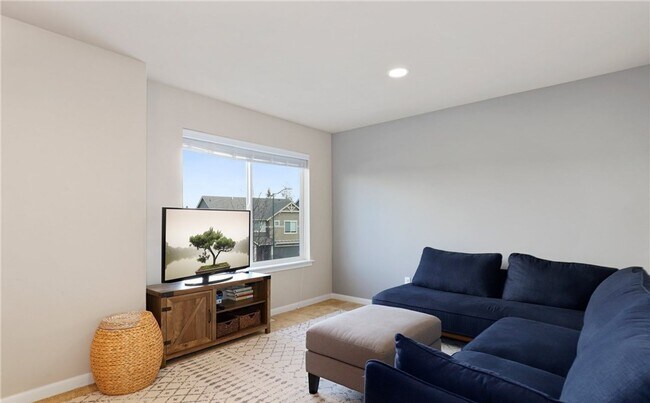 Building Photo - Beautiful large 4 bedroom home in the High...