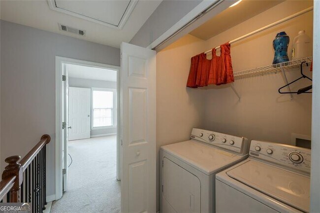 Building Photo - 1369 Thornborough Dr
