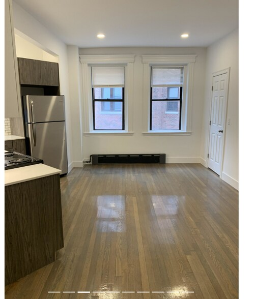 Building Photo - 98 Queensberry St