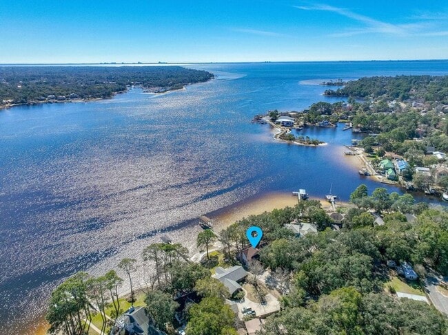 Building Photo - Waterfront Home in Niceville on the Bay wi...