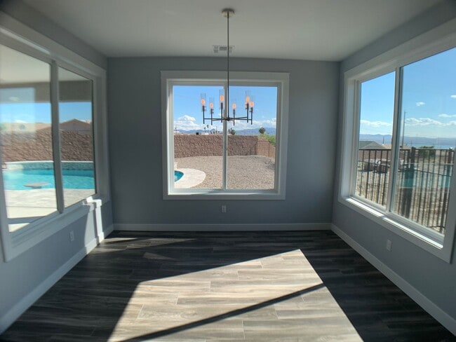 Building Photo - 3 Bedroom - 2 Bath Pool Home