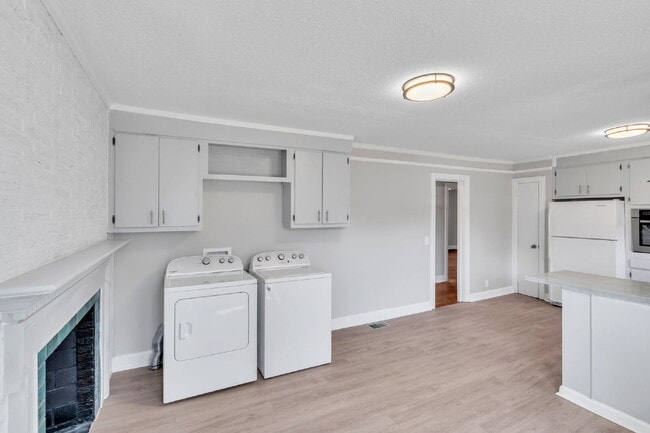 Building Photo - 3BR/2BA in Prime Taylors Location! Minutes From Everyday Conveniences! $1895/mo rent