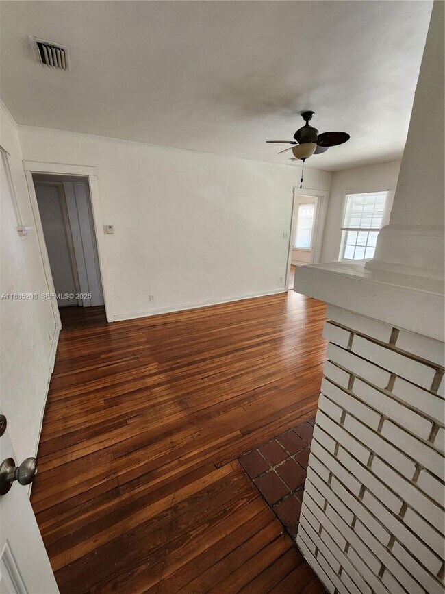 Building Photo - 315 Eucalyptus St