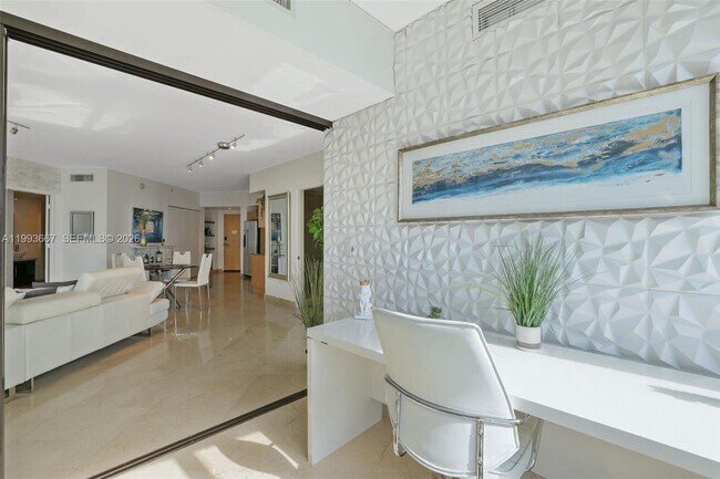 Building Photo - 350 S Miami Ave