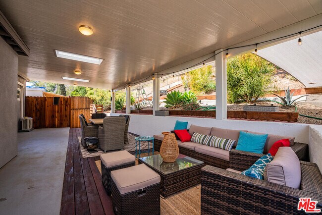 Building Photo - 5343 Tendilla Ave