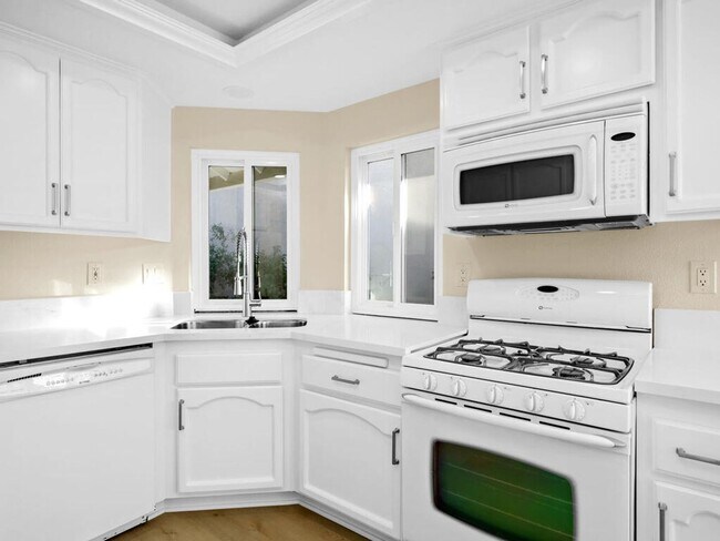 Building Photo - Harbor Pointe - Carlsbad gated community less than one mile to the beach