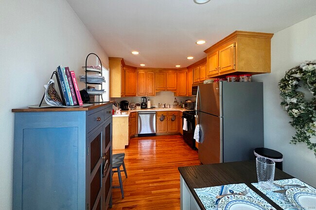 Building Photo - 391 S Pine Creek Rd