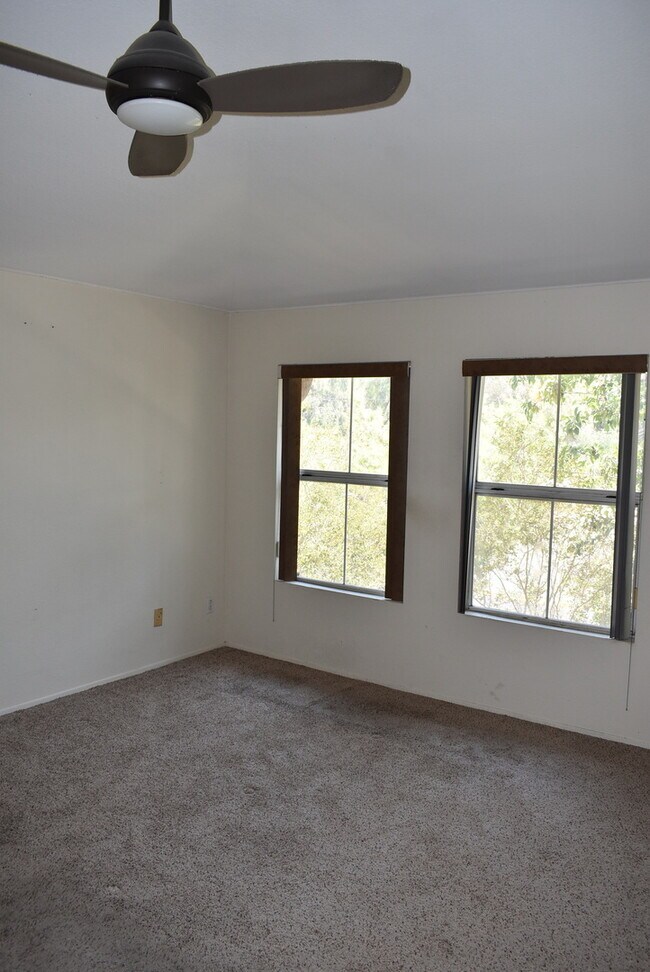 Building Photo - 2 Story 3 Bedroom 2.5 Bath Townhome with A...