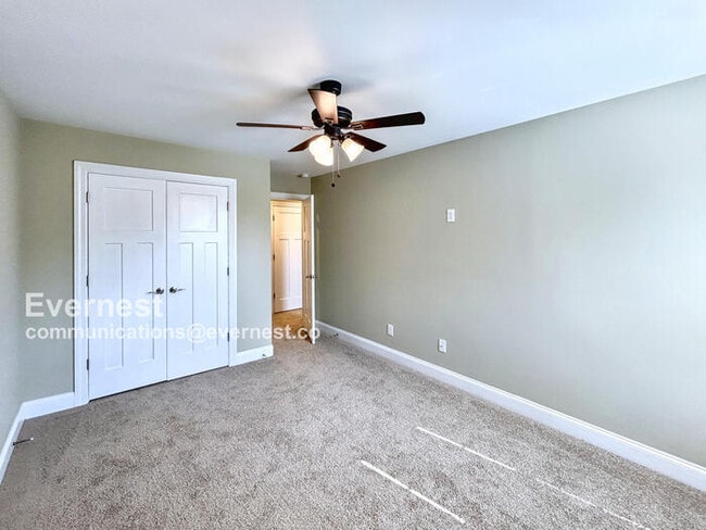 Building Photo - Spacious 3-Bedroom Home with Modern Comfor...