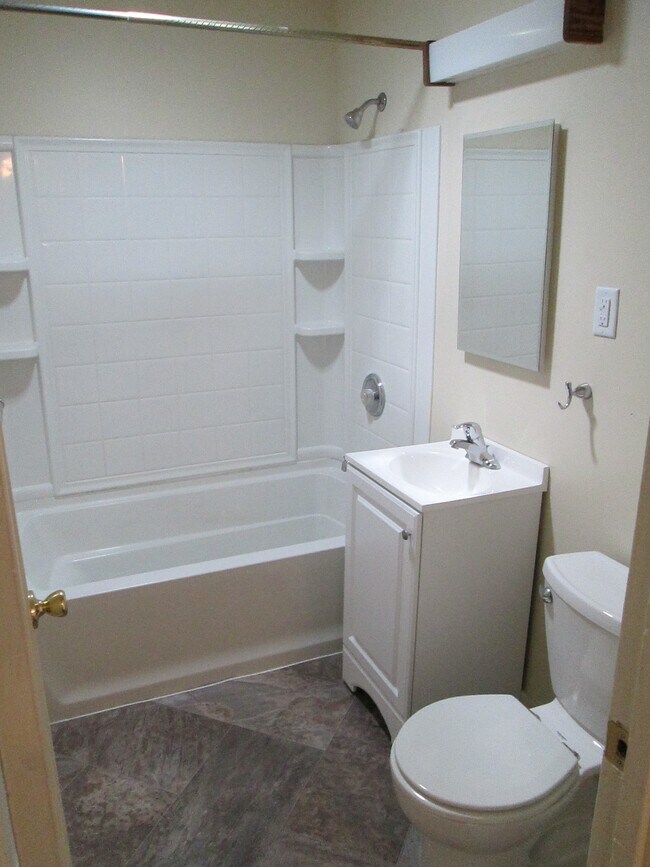 Building Photo - 1106 E Lansing Way