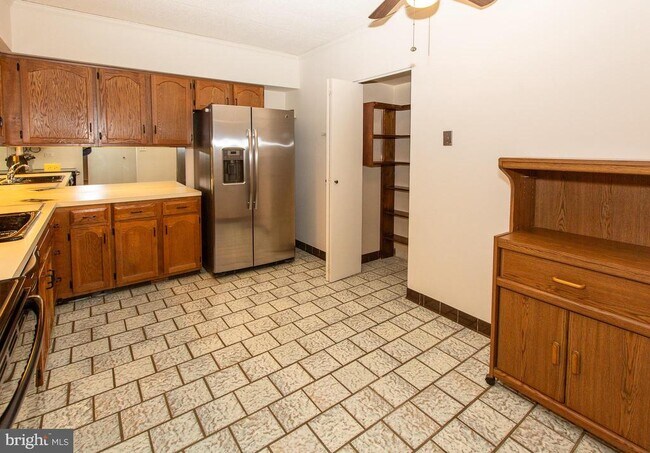 Building Photo - 20930 Valley Forge Cir