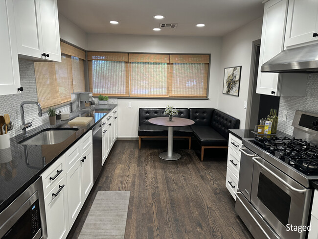 Building Photo - 1720 Dorchester Pl