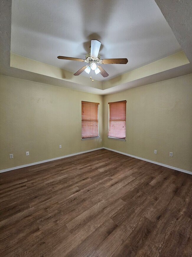 Building Photo - Moore Rental! Available NOW!