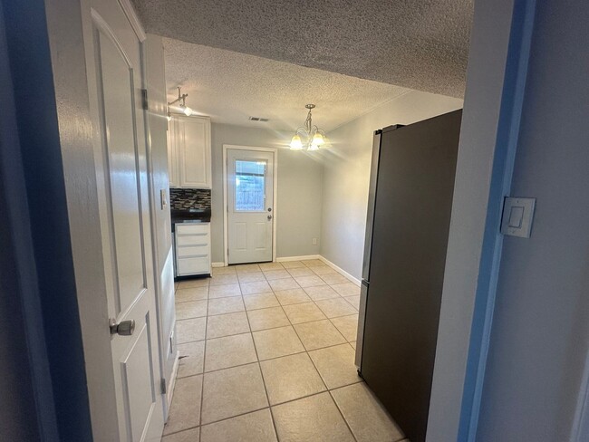 Building Photo - Centrally Located 2 BR Green Townhome with Fenced Patio