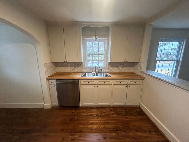 Building Photo - 939 Central Dr