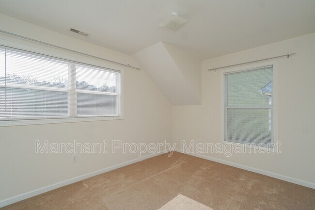 Building Photo - 335 Woodlark St