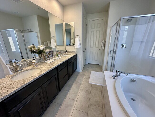 Building Photo - 13726 W Whisper Rock Trail