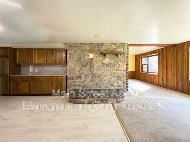 Building Photo - 735 Yellow Hill Rd