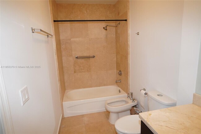 Building Photo - 2650 SW 37th Ave