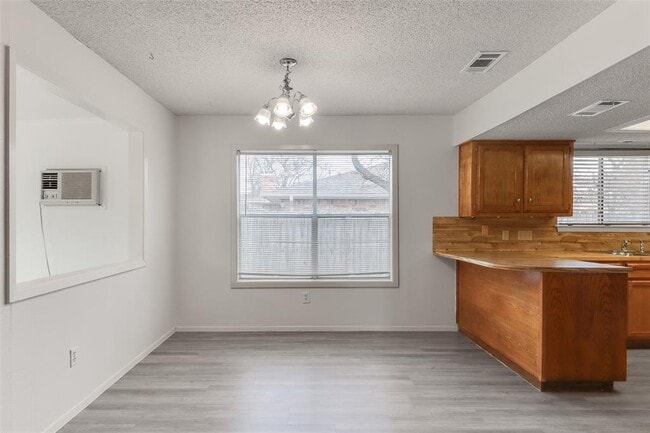 Building Photo - 10401 Wagon Gap Dr