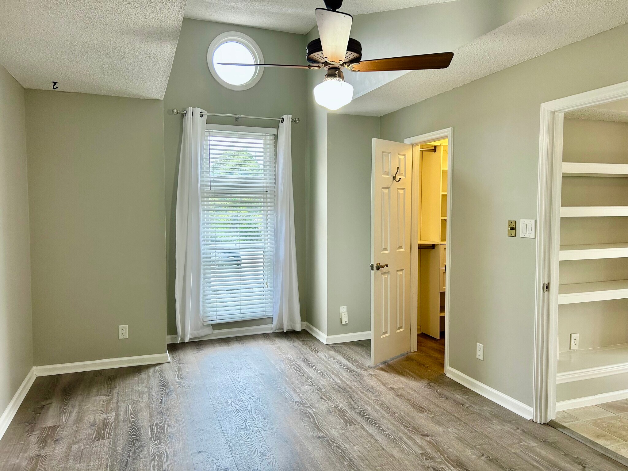 Master bedroom - 1101 E Morehead St