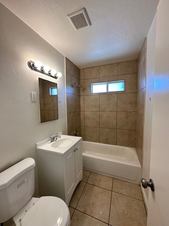 Building Photo - 3BD/2BA House - Hemet, CA