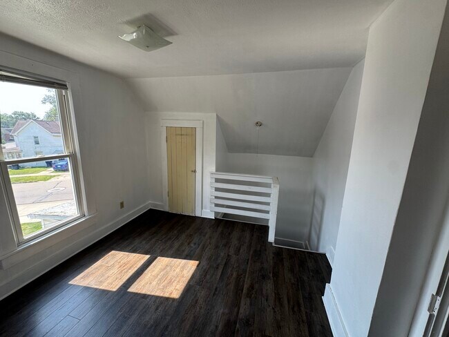 Building Photo - 204 N Fort Wayne Ave