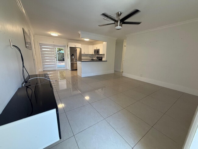 Building Photo - 2300 SW 43rd Terrace