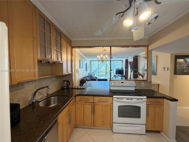 Building Photo - 3181 S Ocean Dr