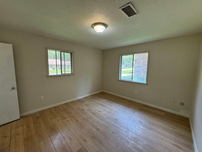 Building Photo - 209 W Lisa Dr