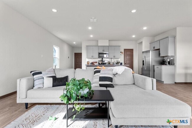 Building Photo - 410 Kayden Pt