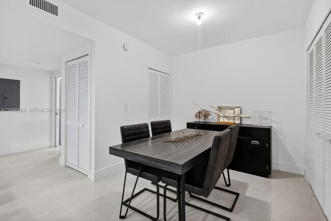 Building Photo - 13800 Highland Dr