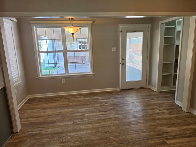 Building Photo - 162 Buford Rd W