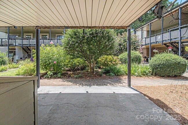 Building Photo - 2624 Park Rd