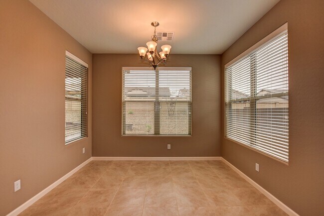 Building Photo - Beautiful custom home in The Dells!